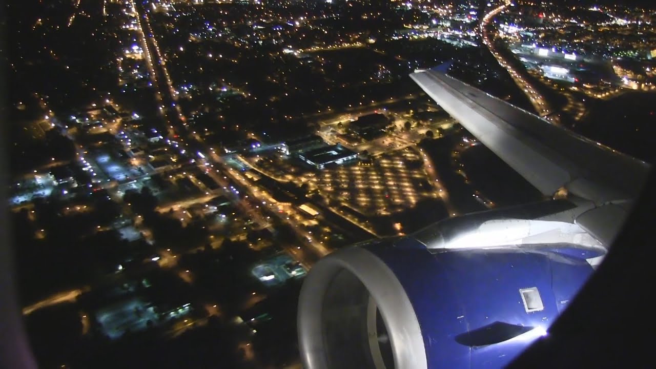 Delta-A320-at-night